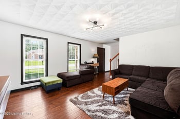 6627 Sun Ray Dr, Louisville, KY 40272