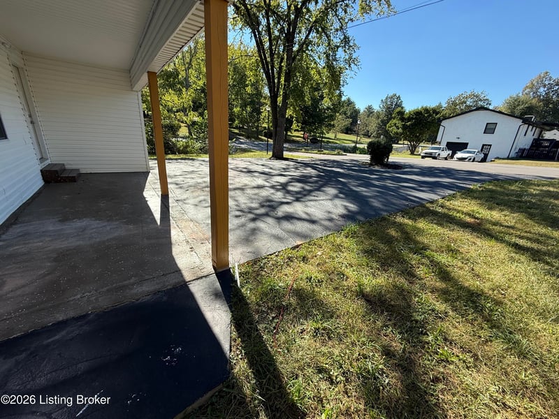 6652 Ashbrooke Dr, Pewee Valley, KY 40056