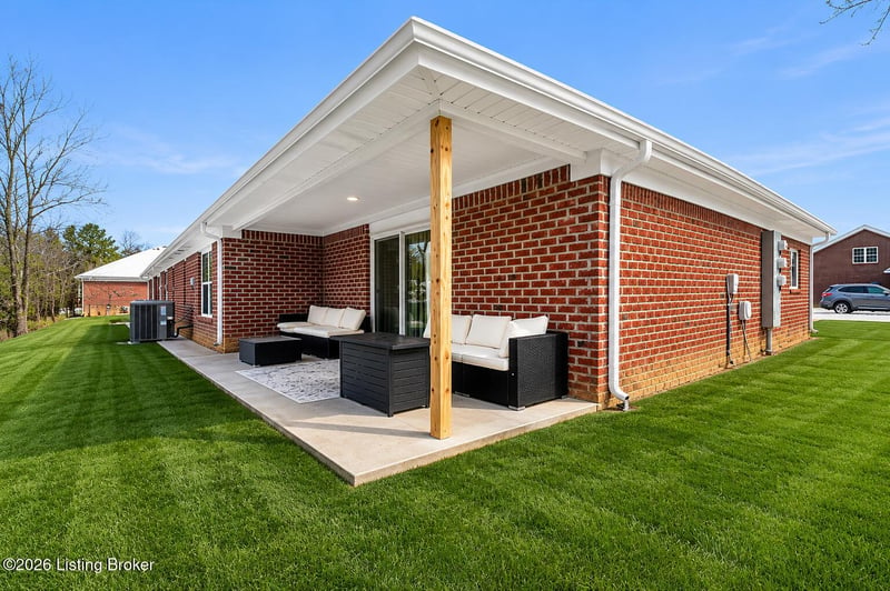6700 Woods Mill Dr, Louisville, KY 40272