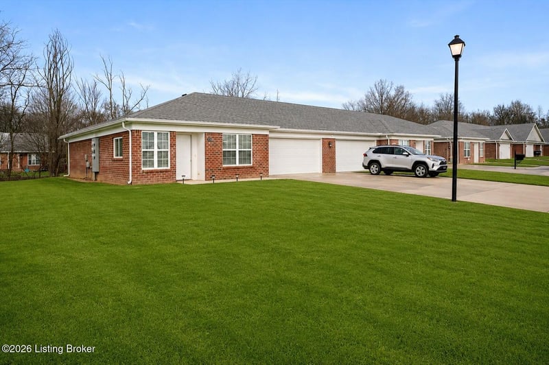 6700 Woods Mill Dr, Louisville, KY 40272