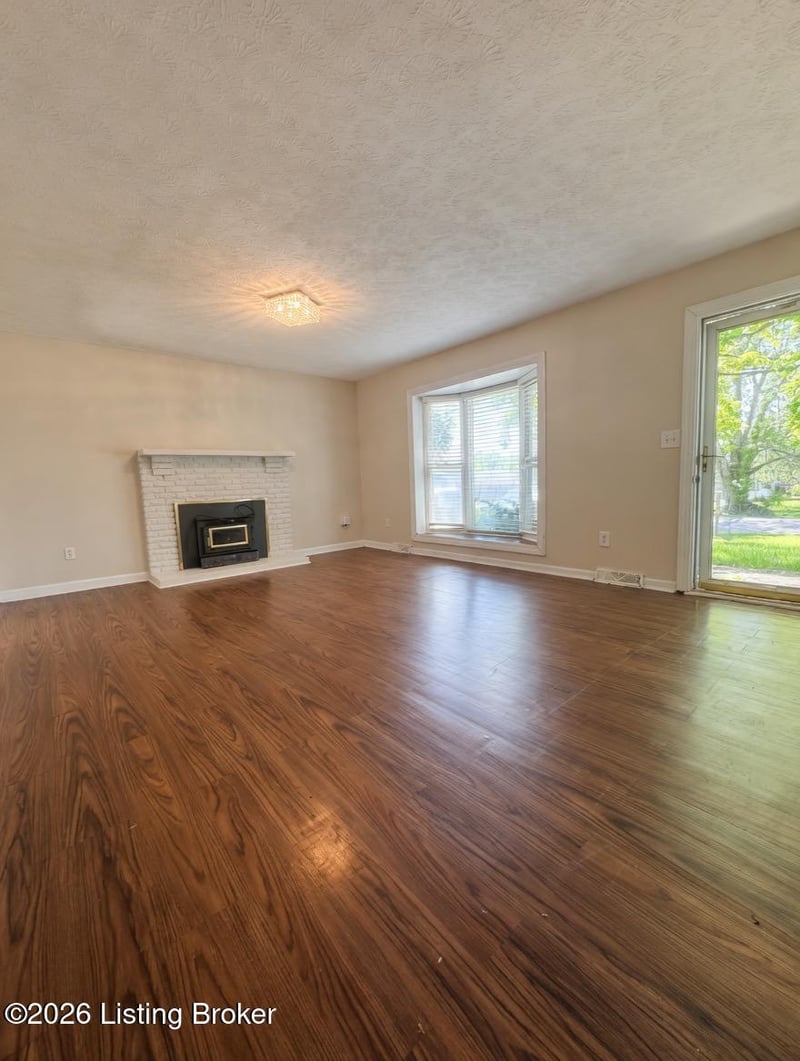 6701 El Rancho Rd, Louisville, KY 40291