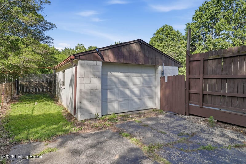 6701 Scenic Trl, Louisville, KY 40272