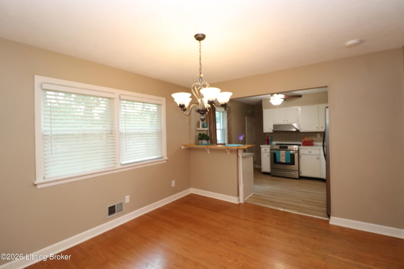 6702 Moorhaven Dr, Louisville, KY 40228