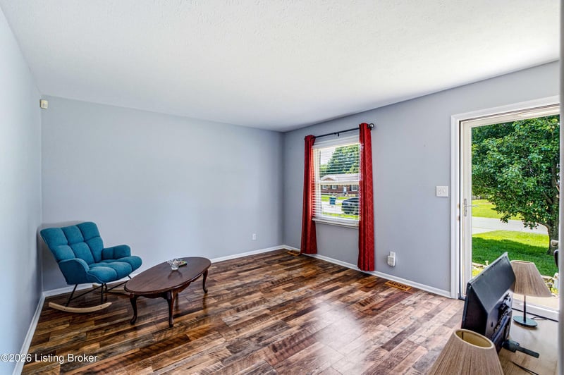 6703 Barbrook Rd, Louisville, KY 40258