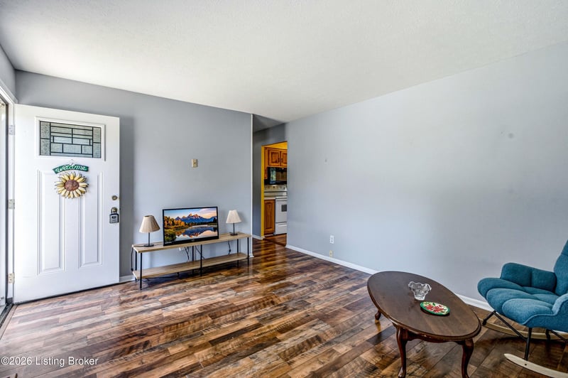 6703 Barbrook Rd, Louisville, KY 40258