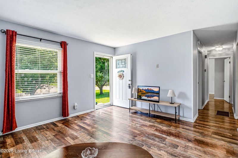 6703 Barbrook Rd, Louisville, KY 40258