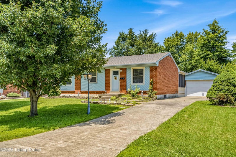 6703 Barbrook Rd, Louisville, KY 40258