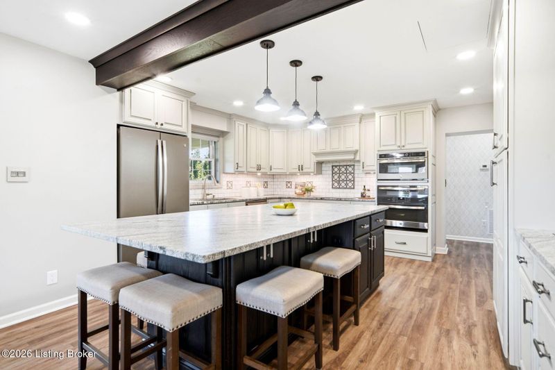 6703 Woodhaven Rd, Louisville, KY 40228