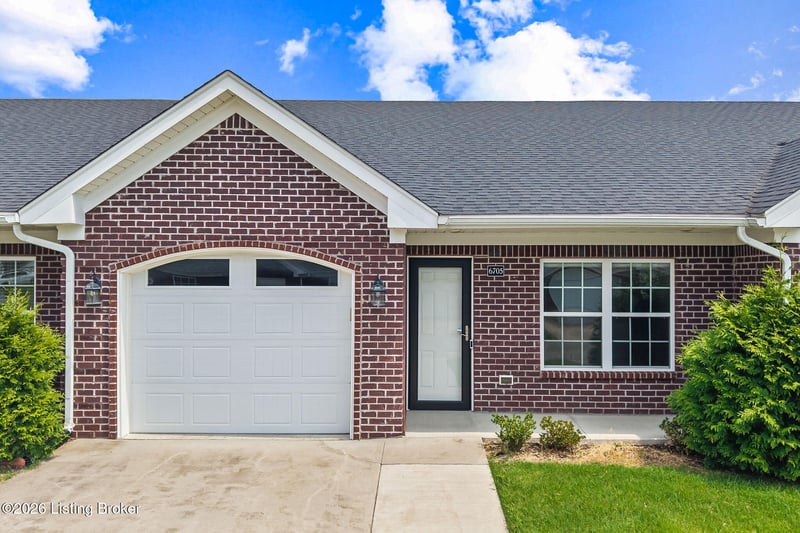 6705 Eagle Wood Dr, Louisville, KY 40272