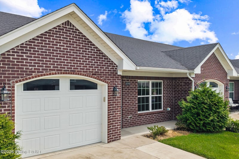 6705 Eagle Wood Dr, Louisville, KY 40272