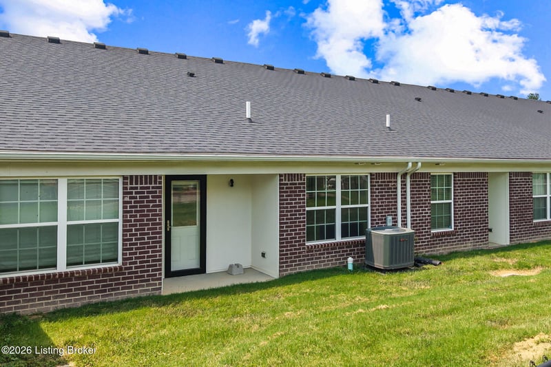 6705 Eagle Wood Dr, Louisville, KY 40272
