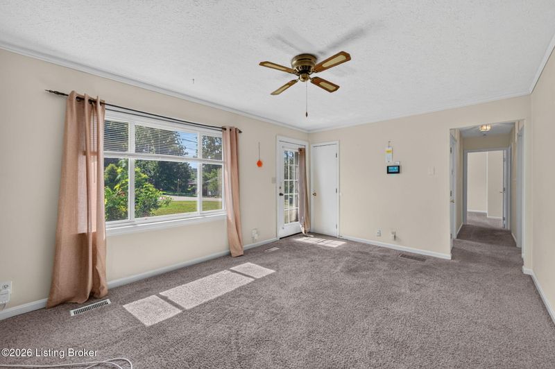 6705 Robin Rd, Crestwood, KY 40014