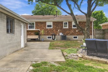 6706 Cape Ct, Louisville, KY 40219