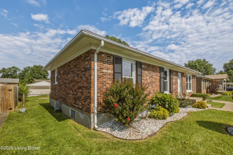 6708 Tamarind Ct, Louisville, KY 40219