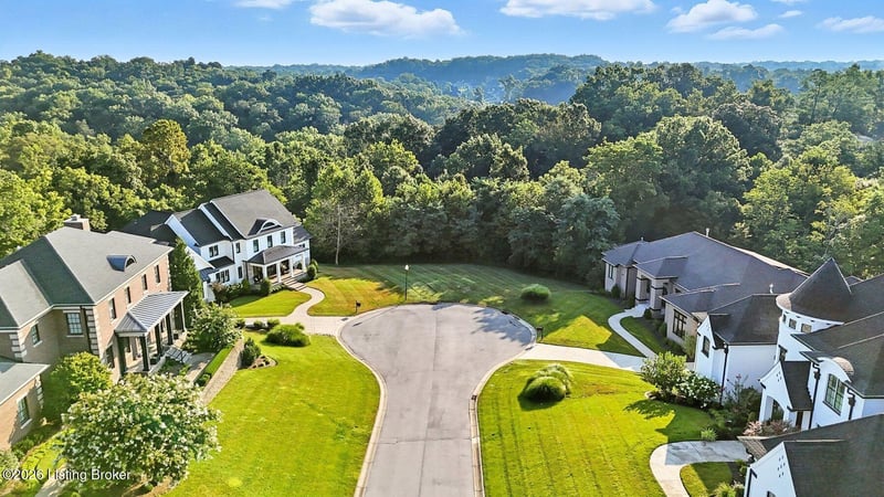 6710 Glen Springs Ct, Louisville, KY 40222