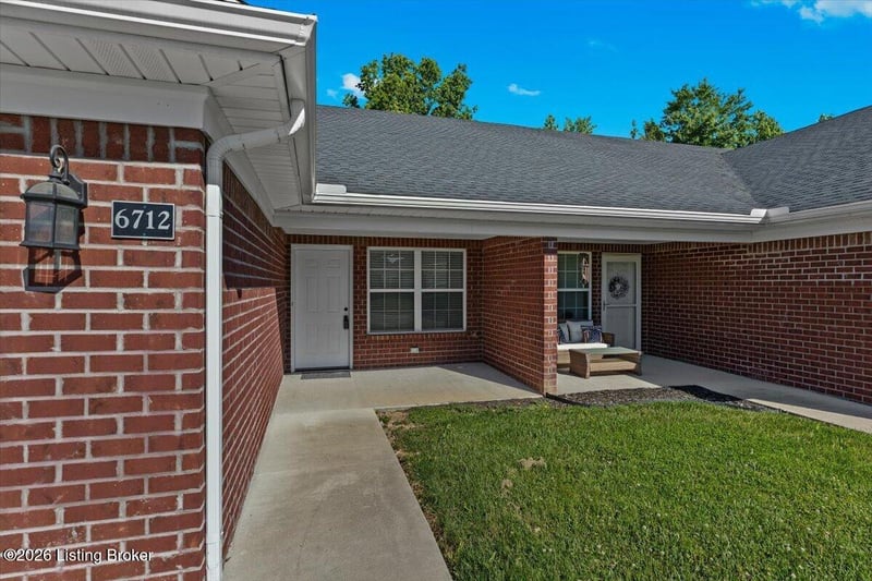 6712 Woods Mill Dr, Louisville, KY 40272
