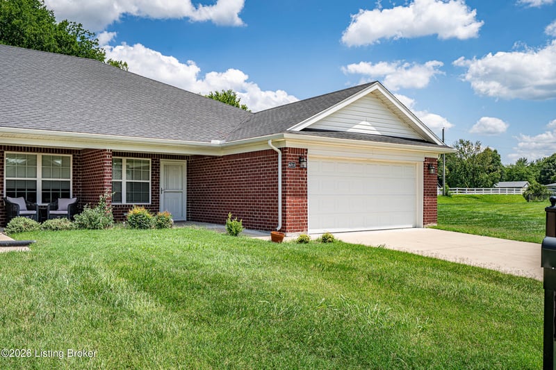 6713 Eagle Wood Dr, Louisville, KY 40272