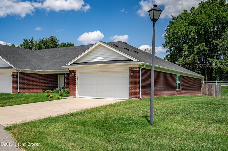 6713 Eagle Wood Dr, Louisville, KY 40272