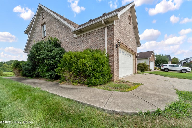 6713 Grandfield Rd, Louisville, KY 40258