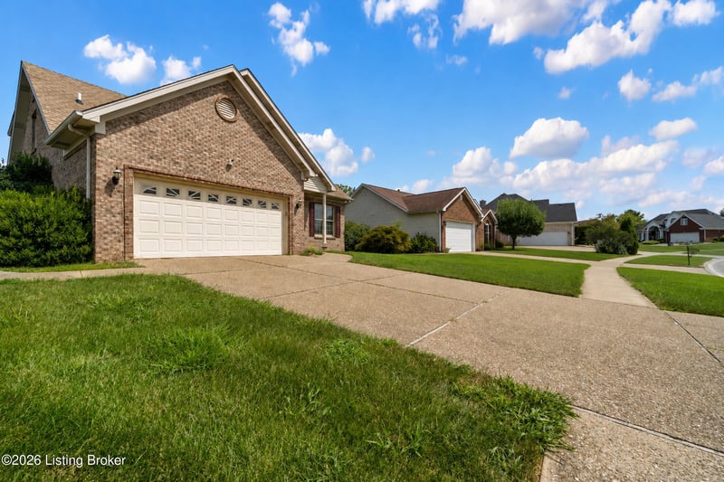 6713 Grandfield Rd, Louisville, KY 40258