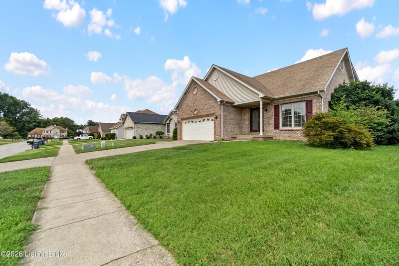 6713 Grandfield Rd, Louisville, KY 40258