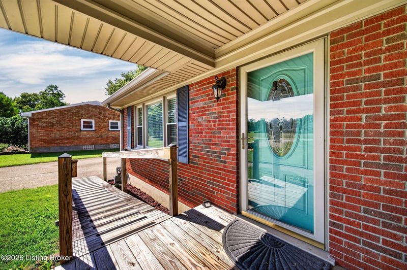 6714 Old Briscoe Ln, Louisville, KY 40228
