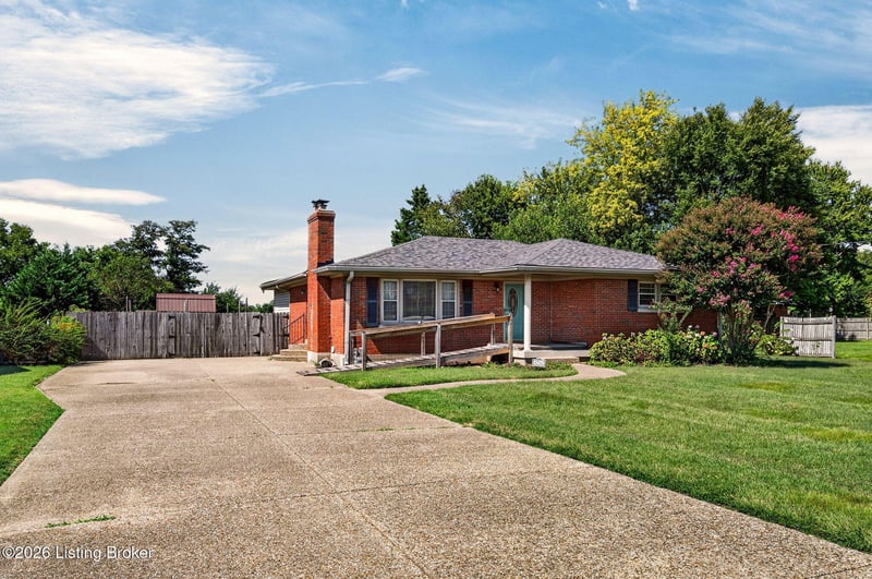 6714 Old Briscoe Ln, Louisville, KY 40228