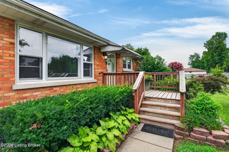 6716 Old Briscoe Ln, Louisville, KY 40228