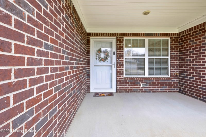 6724 Eagle Wood Dr, Louisville, KY 40272