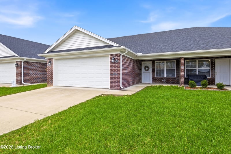 6724 Eagle Wood Dr, Louisville, KY 40272