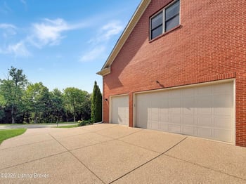 677 Oak Creek Dr, Mt Washington, KY 40047