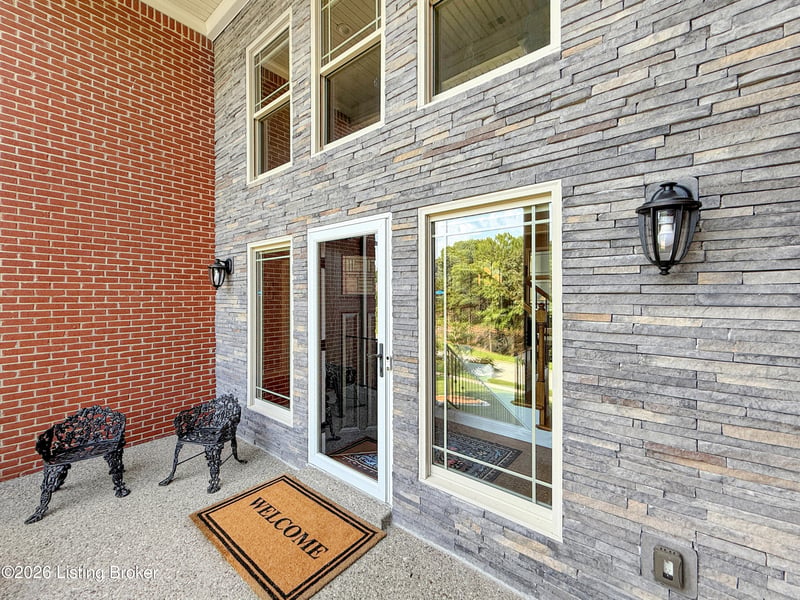 677 Oak Creek Dr, Mt Washington, KY 40047