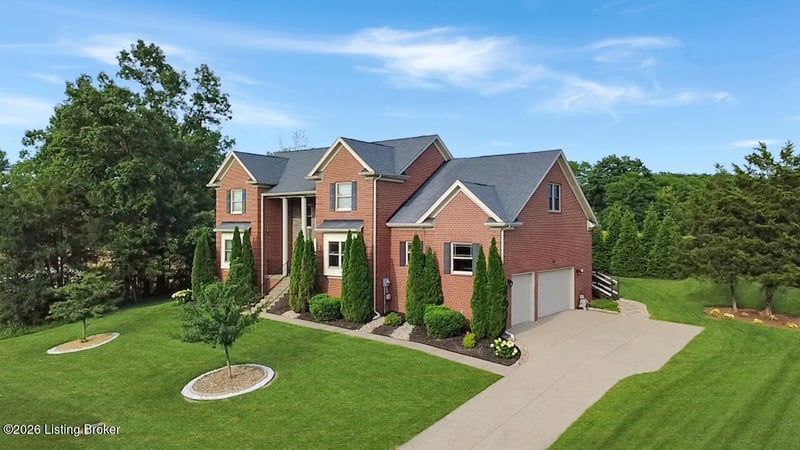677 Oak Creek Dr, Mt Washington, KY 40047