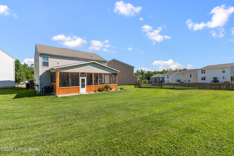 6783 Brittany Oak Dr, Louisville, KY 40229