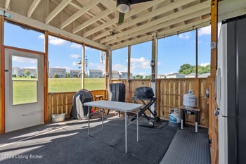 6783 Brittany Oak Dr, Louisville, KY 40229