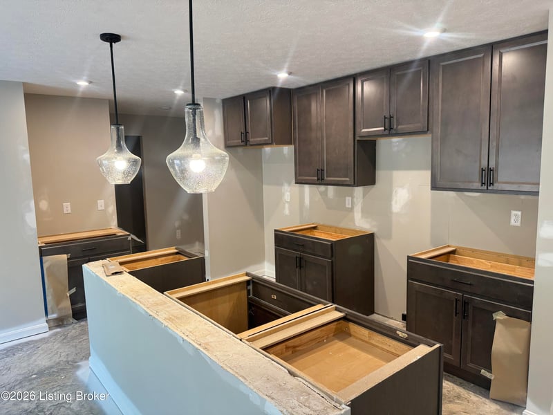 68 Hearthstone Ln, Radcliff, KY 40160