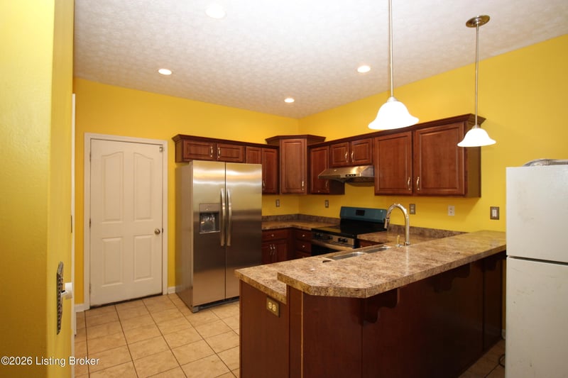6800 Brook Terrace Dr, Louisville, KY 40228