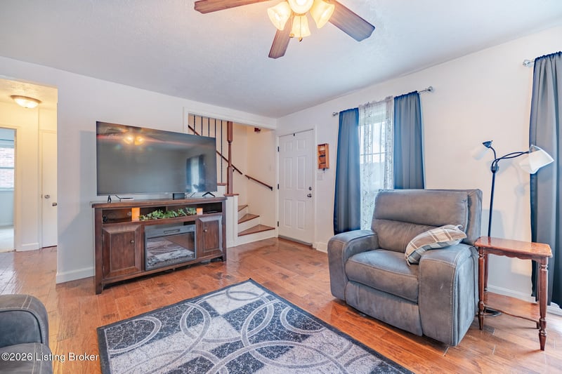 6801 Moorhampton Dr, Louisville, KY 40228