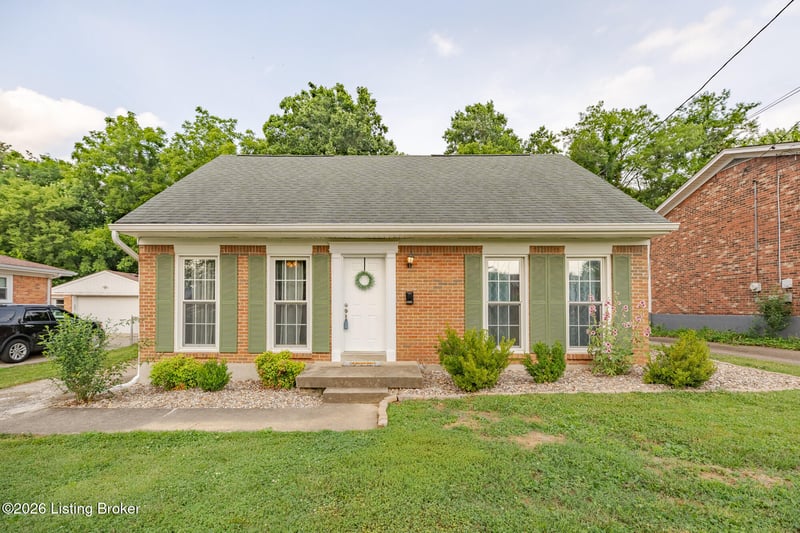 6801 Moorhampton Dr, Louisville, KY 40228