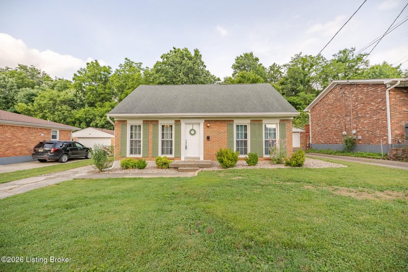 6801 Moorhampton Dr, Louisville, KY 40228