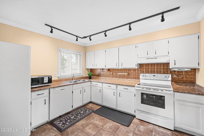 6804 Orange Blossom Rd, Louisville, KY 40219