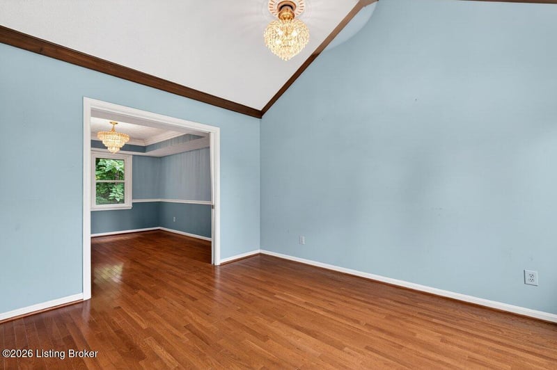 6813 Stone Hill Rd, Louisville, KY 40214