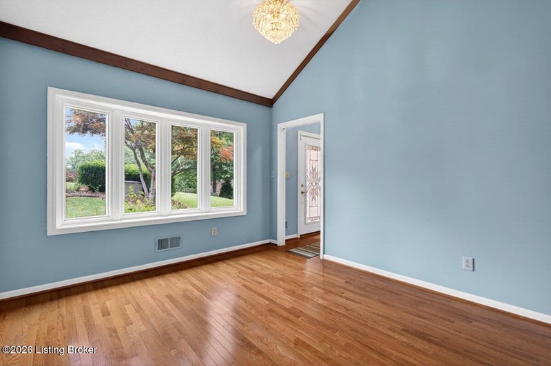 6813 Stone Hill Rd, Louisville, KY 40214