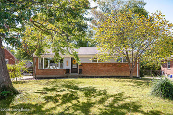 6818 Green Meadow Cir, Louisville, KY 40207
