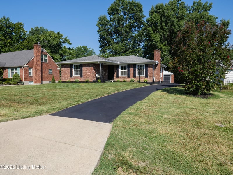 6836 Green Meadow Cir, Louisville, KY 40207