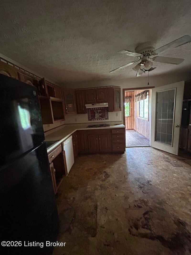 684 Wonderland Cavern Rd, Cecilia, KY 42724