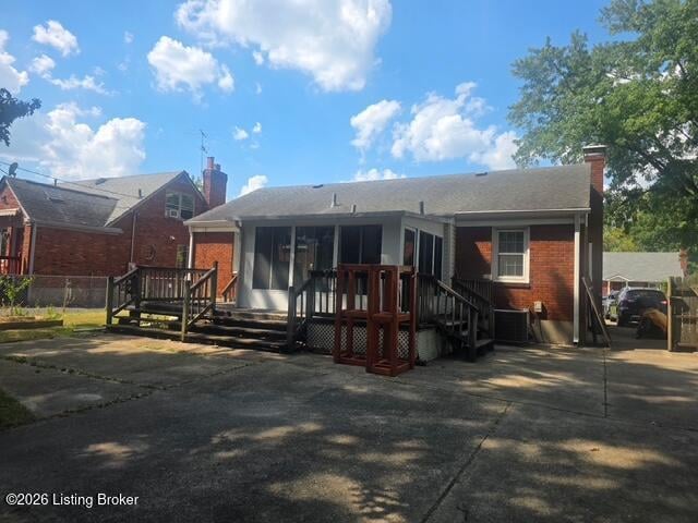 6847 Green Meadow Cir, Louisville, KY 40207