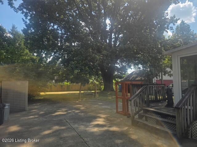 6847 Green Meadow Cir, Louisville, KY 40207