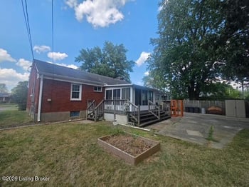 6847 Green Meadow Cir, Louisville, KY 40207