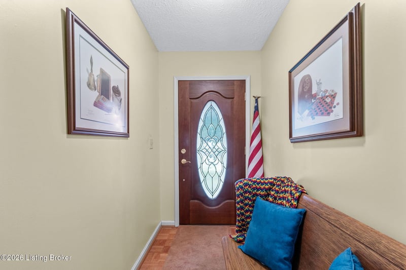 6901 Triangle Dr, Louisville, KY 40214